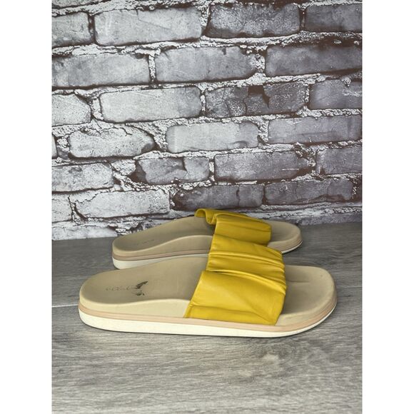 Olukai Pihapiha Gold Leather Beach Slides Casual Sandals Women Sz 40EU/10M US - Picture 15 of 16